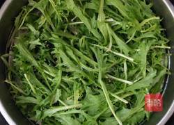 丁香鱼拌苦菊的做法图解3
