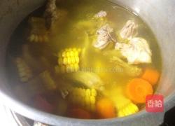 玉米山药炖鸡汤的做法图解5