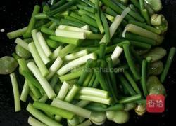 蚕豆炒蒜苗的做法图解7