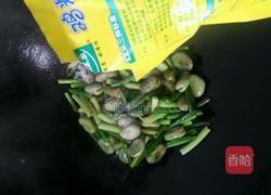 蚕豆炒蒜苗的做法图解9