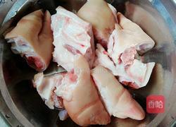 猪脚莲藕汤的做法图解2
