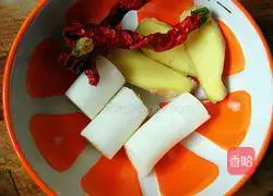 Illustration of how to make pig's feet and lotus root soup 5