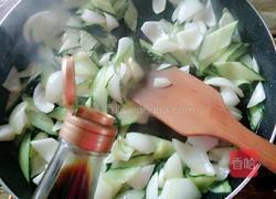 洋葱黄瓜炒鸡蛋的做法图解8