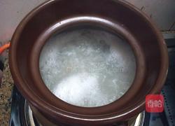 砂锅煲皮蛋瘦肉粥的做法图解2