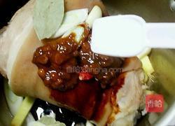 秘制酱肘子的做法图解7