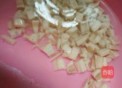 糖醋藕丁的做法图解1