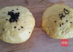 Illustration of how to make fried steamed buns 1