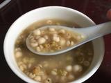 绿豆薏米芡实粥的做法[图]