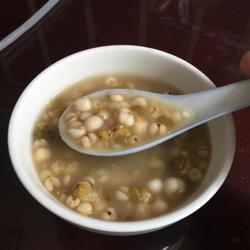绿豆薏米芡实粥的做法[图]