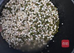 绿豆薏米芡实粥的做法图解3