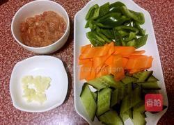 青椒黄瓜炒肉的做法图解2