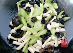 西芹木耳白玉菇的做法图解8