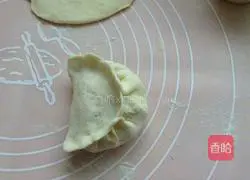 Illustration of how to make steamed buns stuffed with chives 11