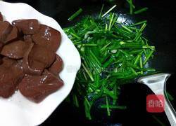 韭菜炒猪血的做法图解5