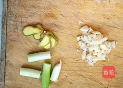 蒜香鸡翅根的做法图解2