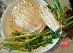 蒜苗拌金针菇的做法图解1