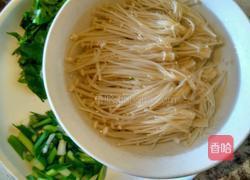 蒜苗拌金针菇的做法图解4