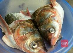 豆腐烧鲢鱼的做法图解1