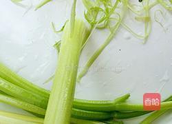 白果炒芹菜的做法图解2