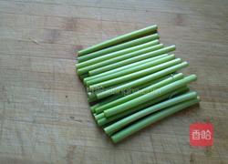 腌糖醋蒜苔的做法图解1