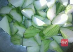 剁椒丝瓜炒蛋的做法图解1