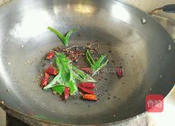 香辣开边蚕蛹的做法图解10