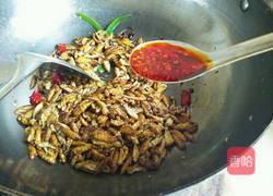 香辣开边蚕蛹的做法图解12