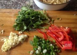 炝拌干豆腐丝的做法图解1