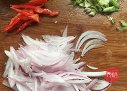 洋葱肉丝炒地瓜粉丝的做法图解2