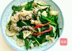 韭菜小炒墨鱼仔的做法图解5