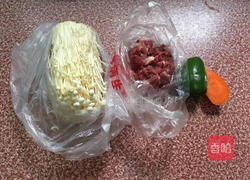 金针菇炒肉丝的做法图解1