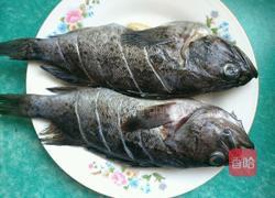 炖鱼的做法图解1