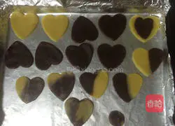 Illustration of how to make heart-shaped two-color cookies 15