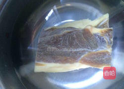 豌豆炒腊肉的做法图解1