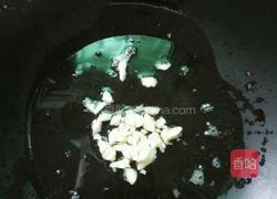 蘑菇炒鸡的做法图解1