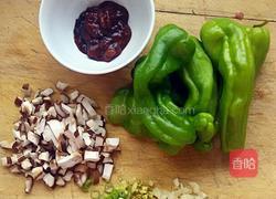 油焖虎皮尖椒的做法图解1