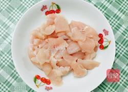 菠萝炒鸡片的做法图解2