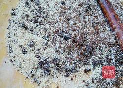 红糖芝麻糯米饼的做法图解1