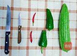 干煸苦瓜青椒的做法图解1