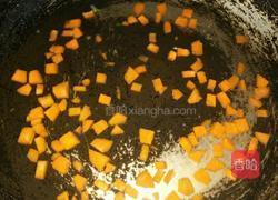 蛋黄炒米饭的做法图解2