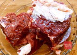 牛肉烧土豆的做法图解1