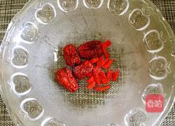 薏米红豆莲子粥的做法图解2