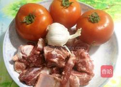 西红柿排骨汤的做法图解1
