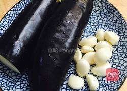蒜蓉拌茄子的做法图解1