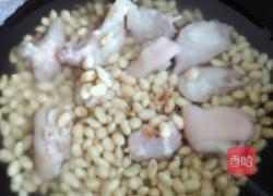 猪脚炖黄豆的做法图解4