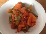 西红柿炒胡萝卜青椒的做法[图]