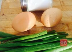韩式鸡蛋葱花饼的做法图解1
