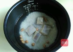 花生咸排骨粥的做法图解6