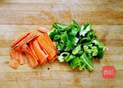 腐竹木耳炒肉的做法图解3