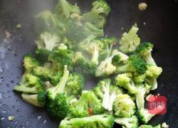 西兰花炒胡萝卜的做法图解4